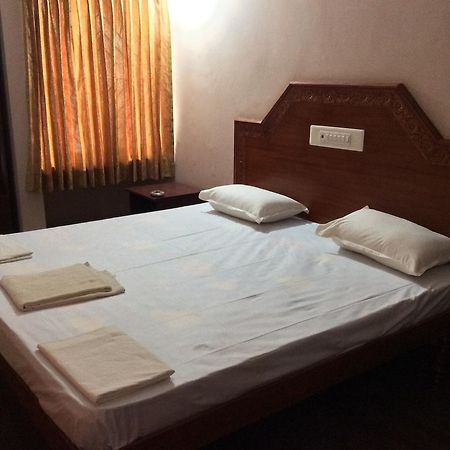 Sakthi Lodge Dharapuram Zimmer foto